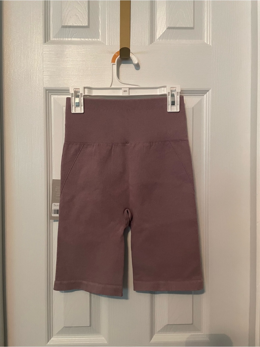 Everlane Seamless High Rise Bike Shorts in a Light Purple - Picture 2 of 4